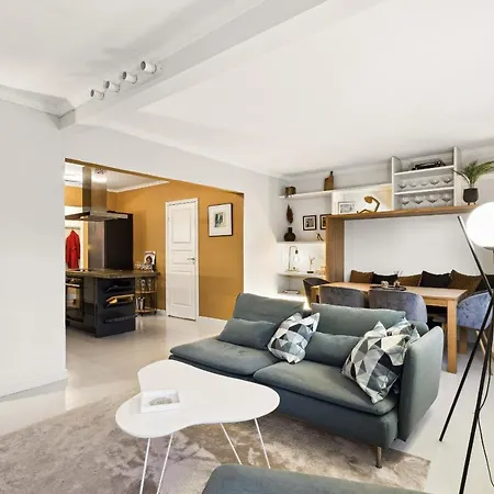 Stylish And Spacious In Center