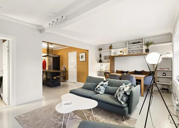 Stylish And Spacious In Center